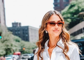 Jessica Alba’s neutral outfit is the perfect way to ease yourself into next season