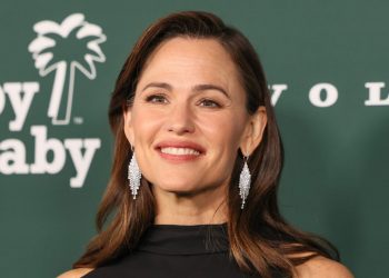 Jennifer Garner’s 2-step routine for thicker and fuller hair
