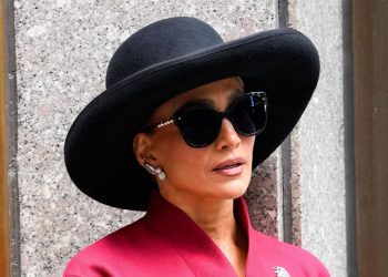 JLo’s skirt suit is the autumn inspiration we needed