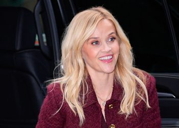 Reese Witherspoon shows us how to do colour drenching for autumn