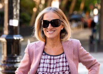 Sarah Jessica confirms UGG Tazz Mules as a cold-weather must-have