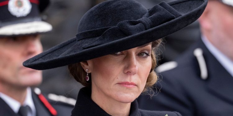 Kate Middleton breaks tradition with remembrance day appearance