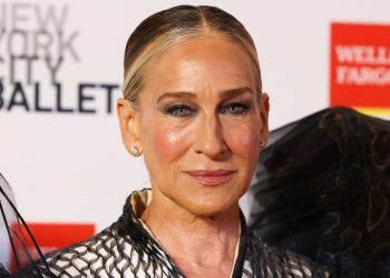 Sarah Jessica Parker updates jeans and a blazer outfit formula