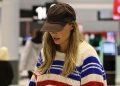 Margot Robbie’s airport outfit formula is chic yet comfortable