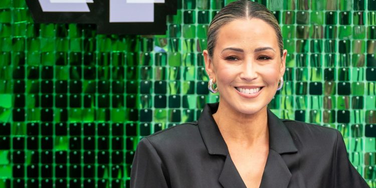 Rachel Stevens cuts a stylish figure in this hooded scarf