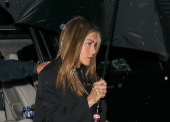 Jennifer Aniston proves white trainers are still a winner in winter