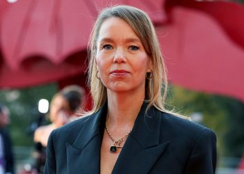 ‘I was trudging into work crying’ – Anna Maxwell Martin reflects on the challenges of grief and ‘massive patience’ needed to cope with it