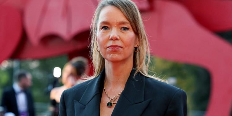 ‘I was trudging into work crying’ – Anna Maxwell Martin reflects on the challenges of grief and ‘massive patience’ needed to cope with it