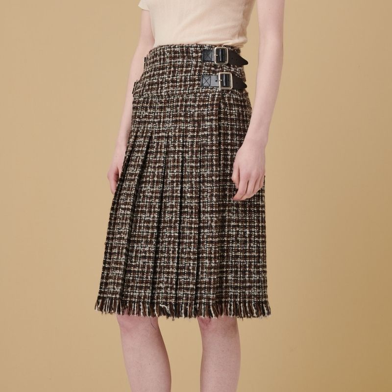 Le Kilt tweed skirt on model