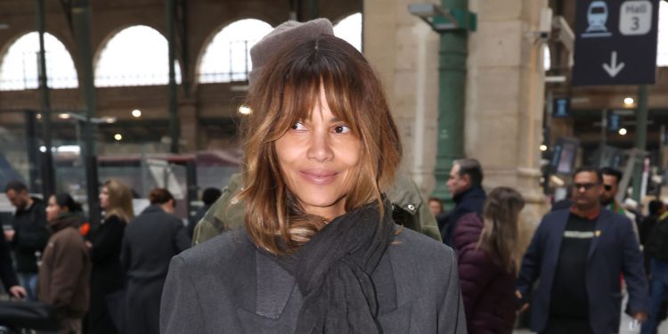 Halle Berry’s chic Parisian outfit formula will never fail