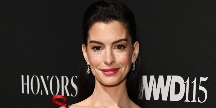 Anne Hathaway’s Valentino red gown is an all-time favourite