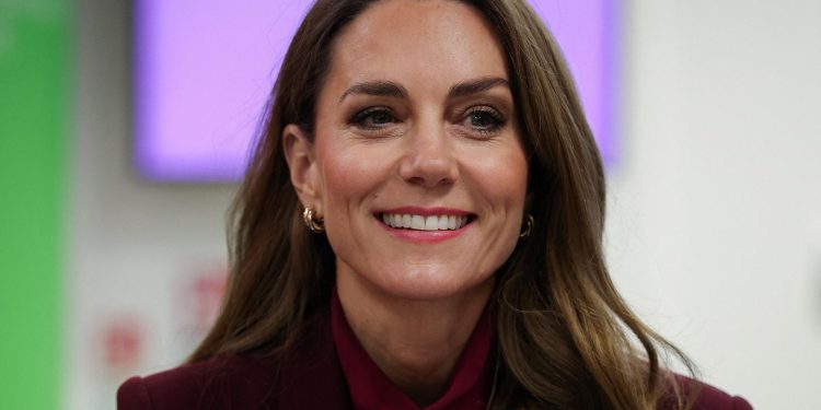 Kate Middleton makes surprise pre-birthday outing in burgundy