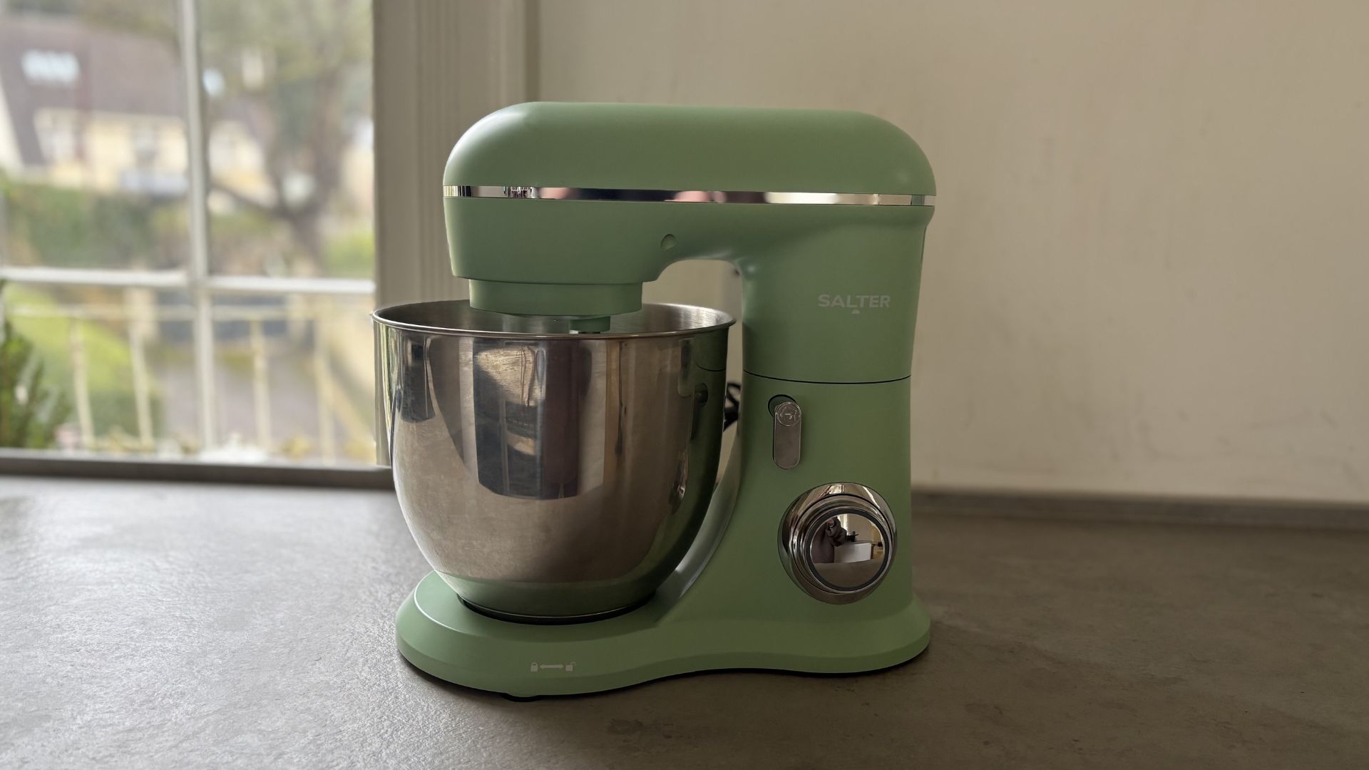 Testing the Salter Bakes British Stand Mixer