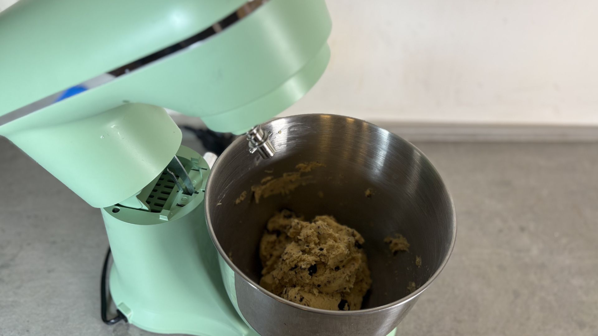 Testing the Salter Bakes British Stand Mixer