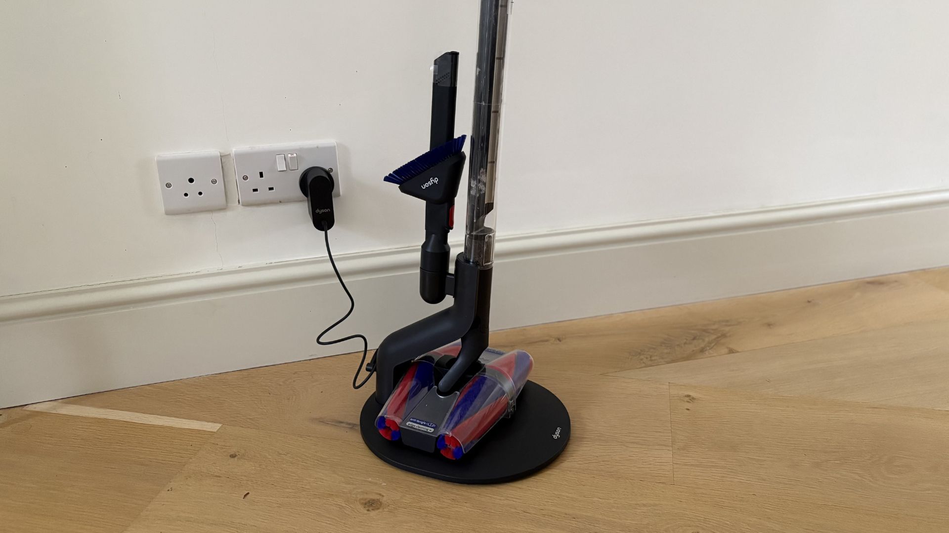 Testing the Dyson PencilVac Fluffycones Vacuum