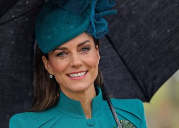 Go big or go home! I need Kate Middleton’s umbrellas right now