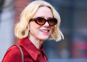 Naomi Watts’ flared jeans are kickstarting a whole new trend